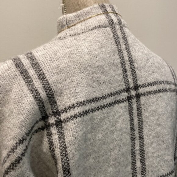 Belldini Gray Plaid Crew Neck Sweater size Small - Picture 8 of 14